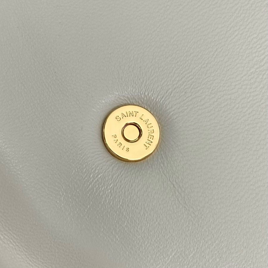 생로랑 칼립소 라지 그레인드 램스킨 화이트 734153 26714cm10.jpg