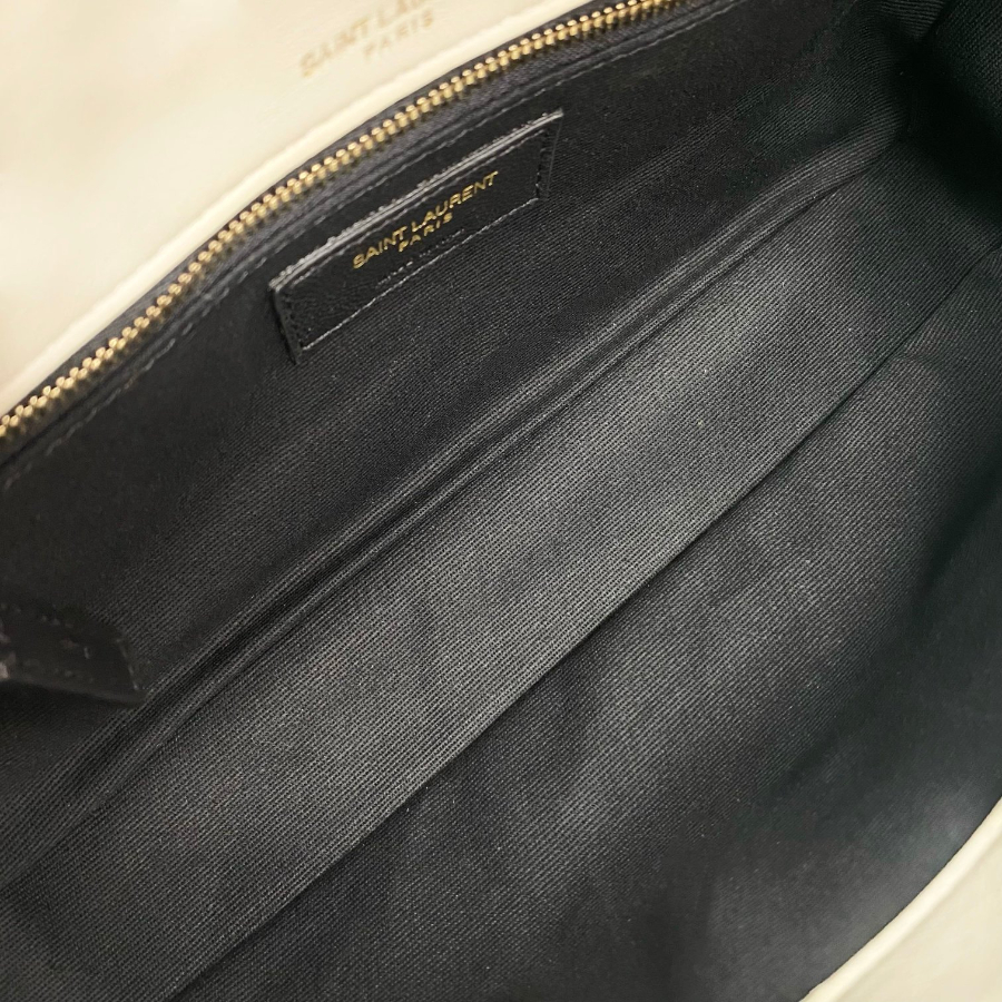 생로랑 칼립소 라지 그레인드 램스킨 화이트 734153 26714cm03.jpg