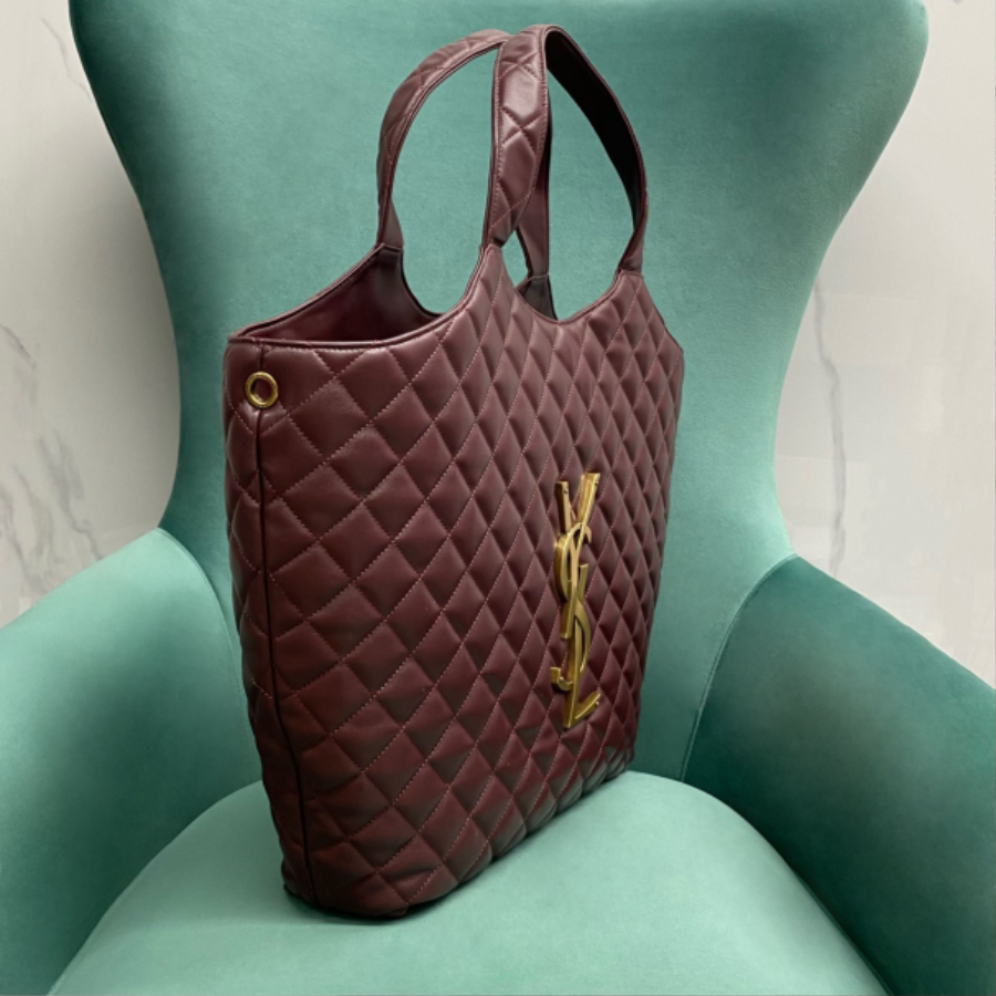 생로랑 퀼트 처리된 램스킨 소재의 ICARE 맥시 쇼퍼백 와인 698651 38843cm3.jpg