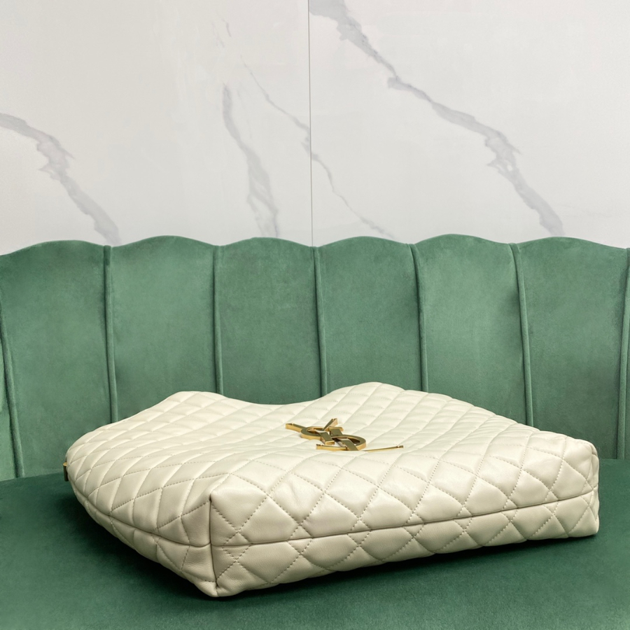 생로랑 퀼트 처리된 램스킨 소재의 ICARE 맥시 쇼퍼백 화이트 698652 357.542cm5.jpg