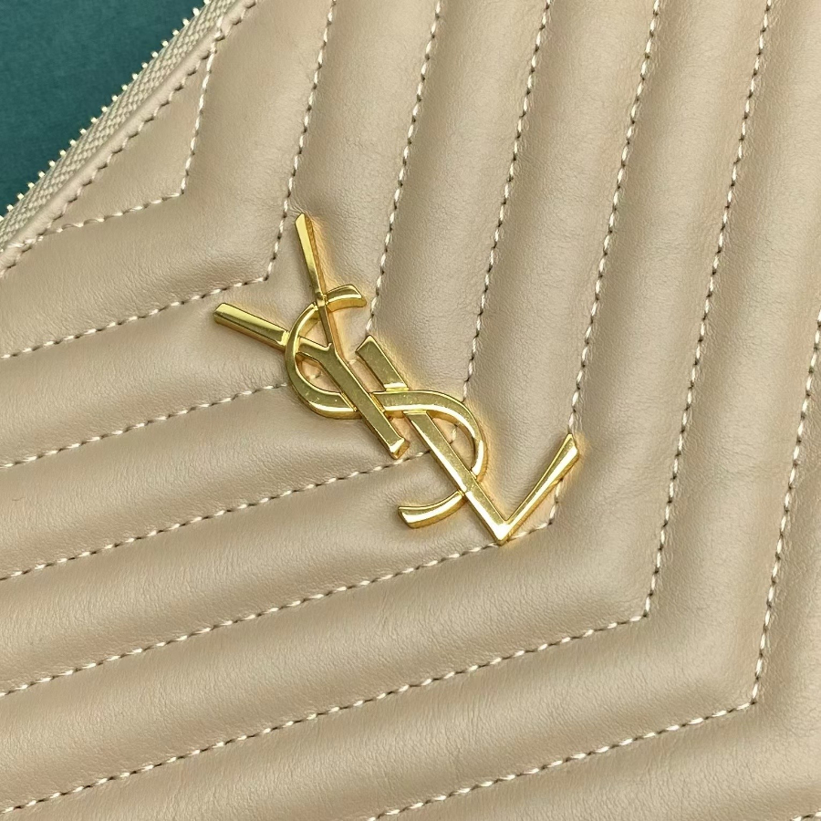 생로랑 퀼트 처리된 소재의 모노그램 태블릿 파우치 559193 30221.5cm 베이지 미디엄6.jpg