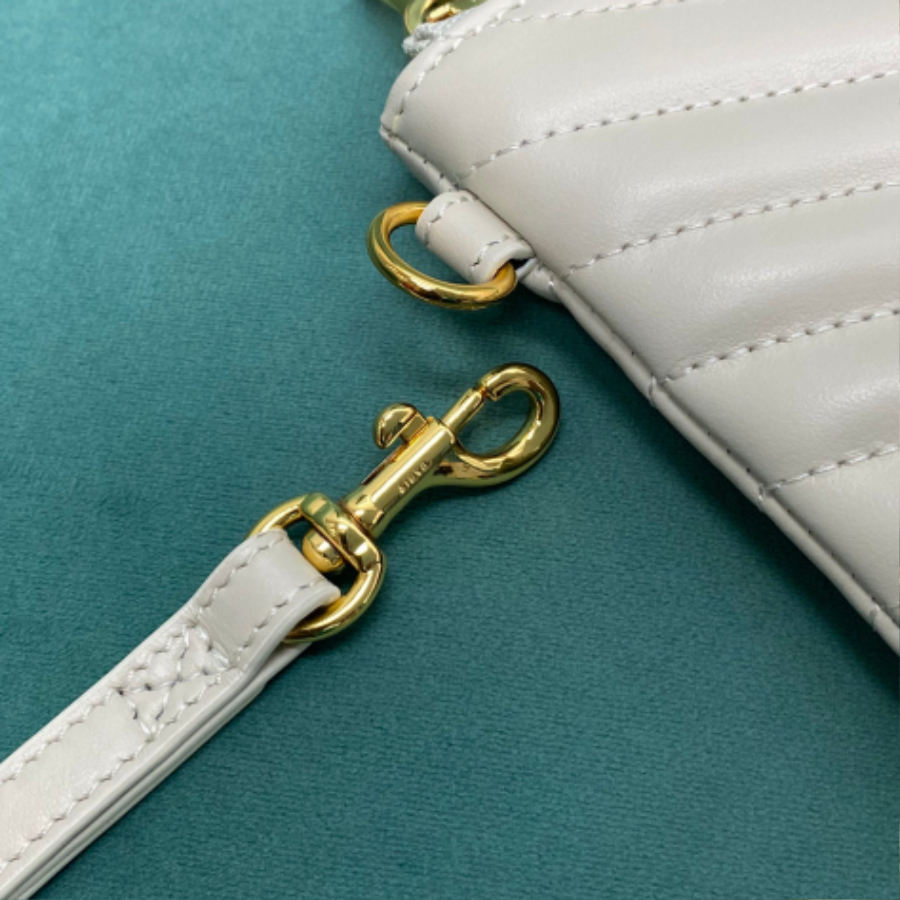 생로랑 퀼트 처리된 소재의 모노그램 태블릿 파우치 559193 30221.5cm 화이트 미디엄8.jpg