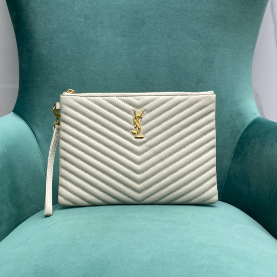 생로랑 퀼트 처리된 소재의 모노그램 태블릿 파우치 559193 30221.5cm 화이트 미디엄1.jpg