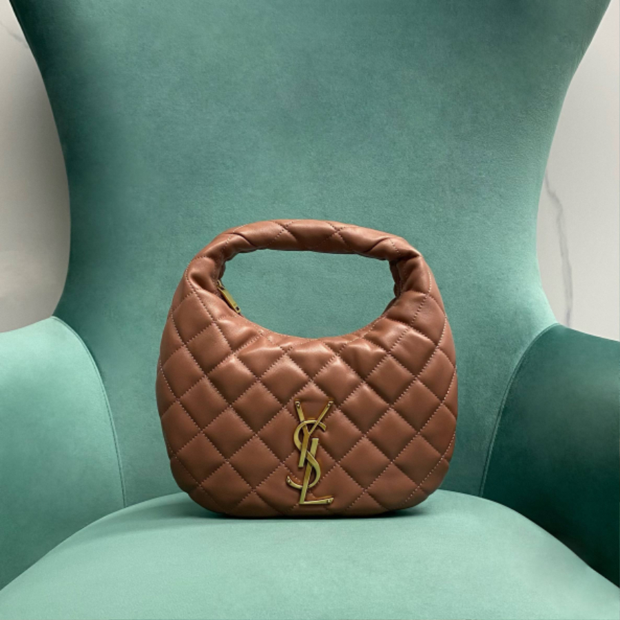 생로랑 퀼팅 스웨이드 소재 ICARINO 851689 17313cm 라이트 대추색1.jpg