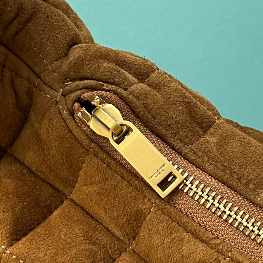 생로랑 퀼팅 스웨이드 소재 ICARINO 호보 백 858160 44307cm 브라운7.jpg