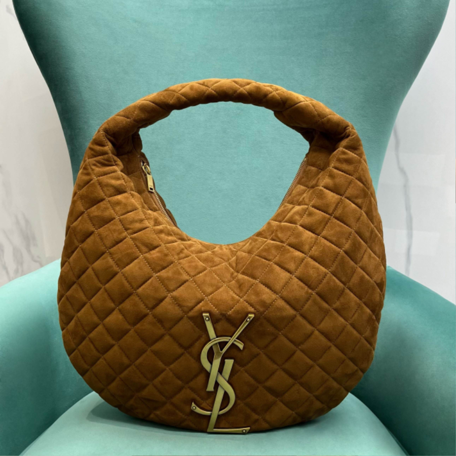 생로랑 퀼팅 스웨이드 소재 ICARINO 호보 백 858160 44307cm 브라운1.jpg