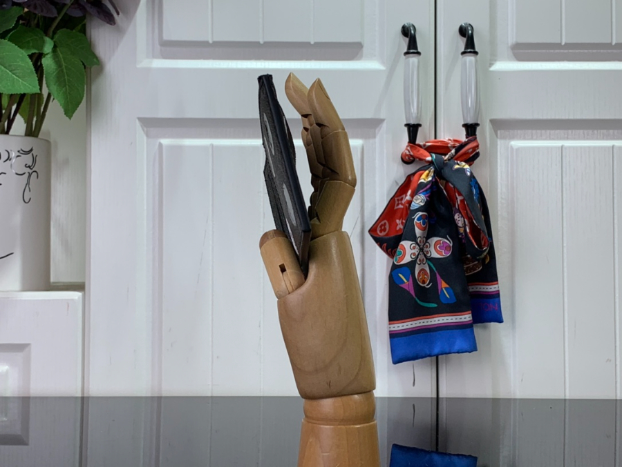 루이비통 LV x YK 코인 카드 홀더 M81930 814.51cm3.jpg