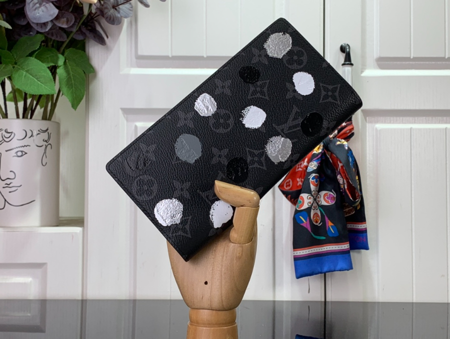 루이비통 LVxYK 브라짜 장지갑 M81932 10192cm2.jpg