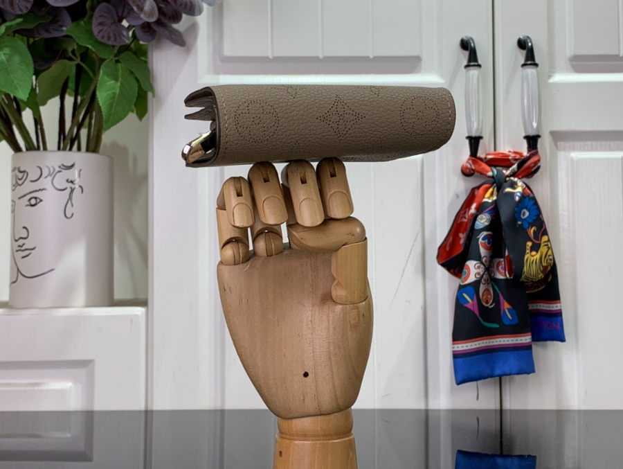 루이비통 M80629 클레아 지퍼 월릿 3컬러 118.53.5cm3.jpg