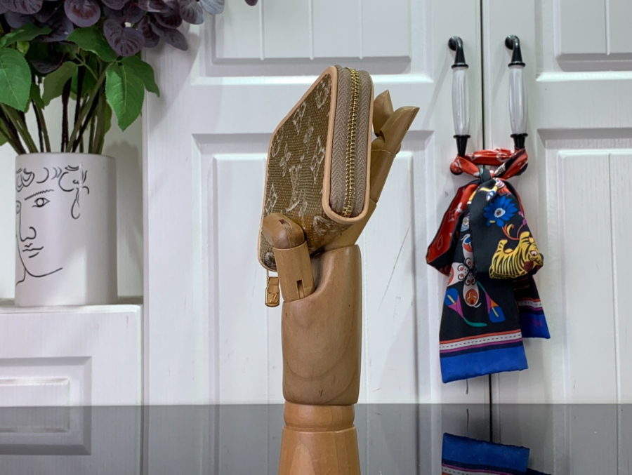 루이비통 지피 코인 퍼스 M82483 118.52cm 골드3.jpg