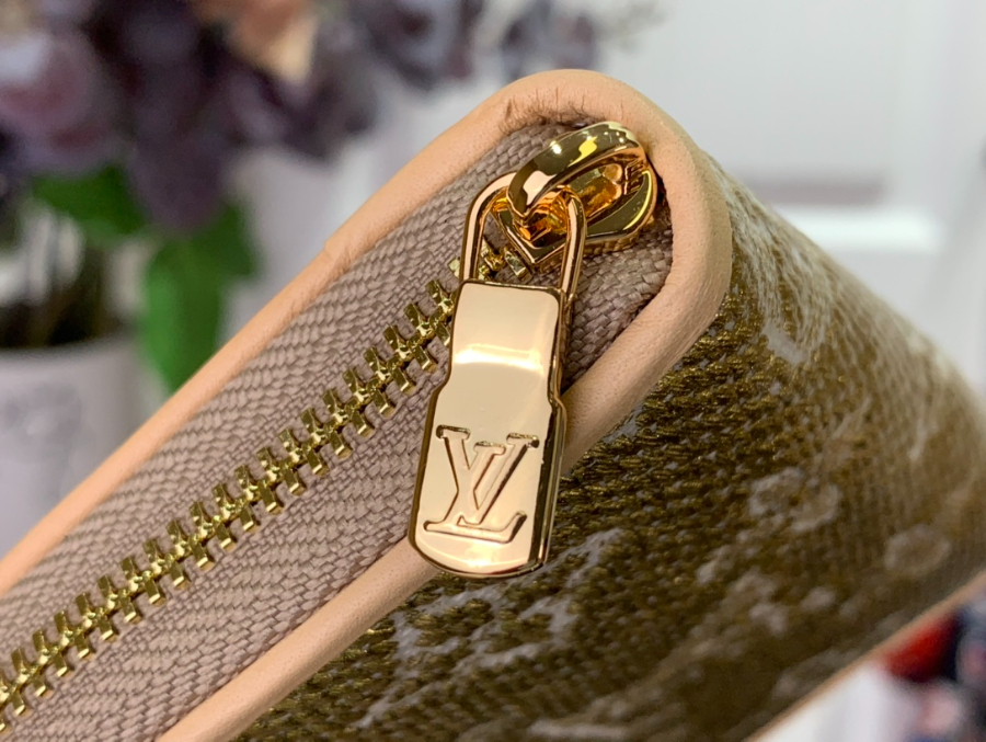 루이비통 지피 코인 퍼스 M82483 118.52cm 골드7.jpg