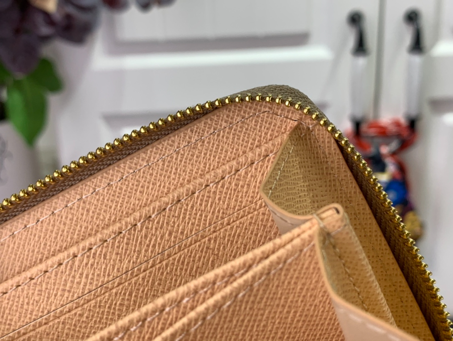 루이비통 지피 코인 퍼스 M82483 118.52cm 골드8.jpg