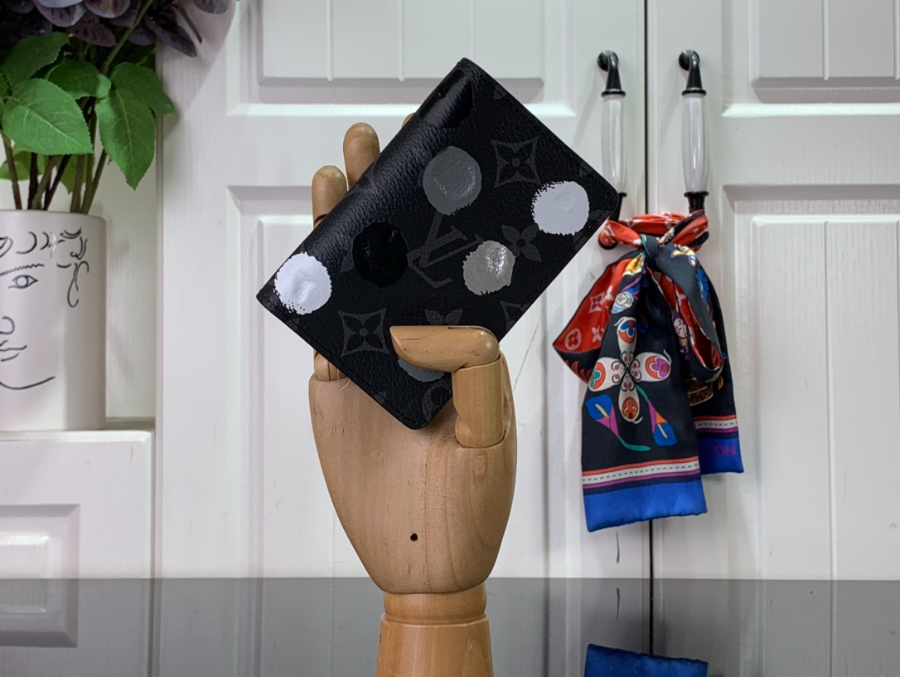 루이비통 쿠사마야요이 포켓 오거나이저 카드지갑 M81928 7.511.11cm1.jpg