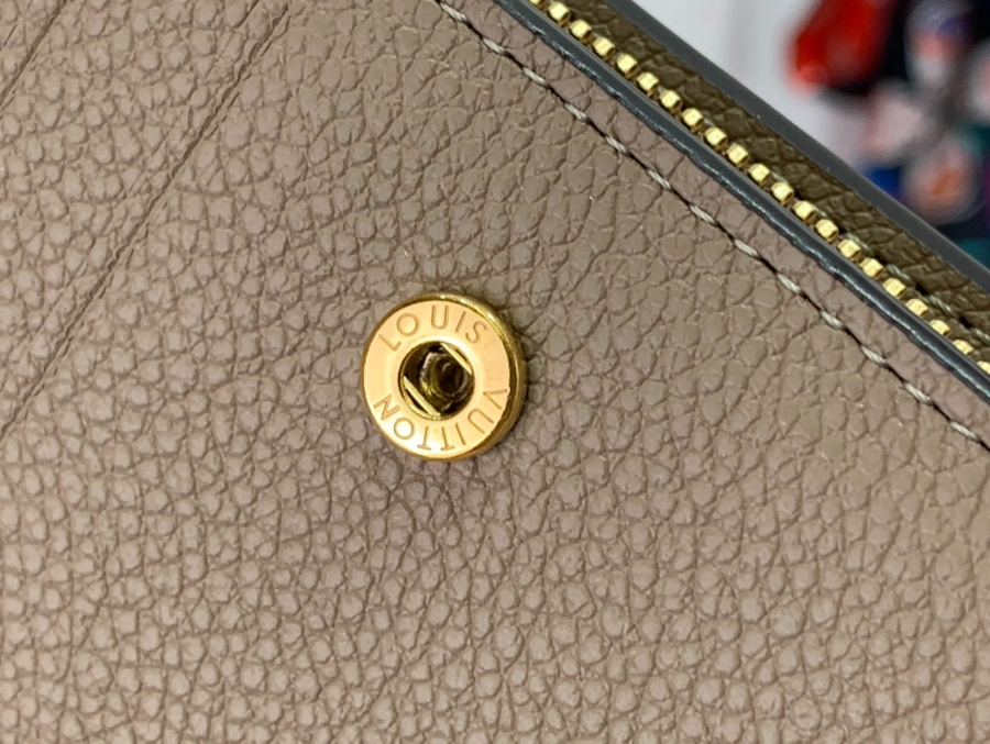 루이비통 클레아 월릿 M82370 118.53.5cm 1컬러5.jpg