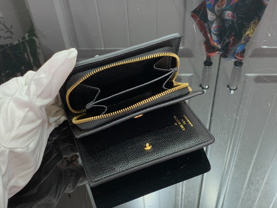 루이비통 클레아 월릿 M82370 118.53.5cm 2컬러5.jpg