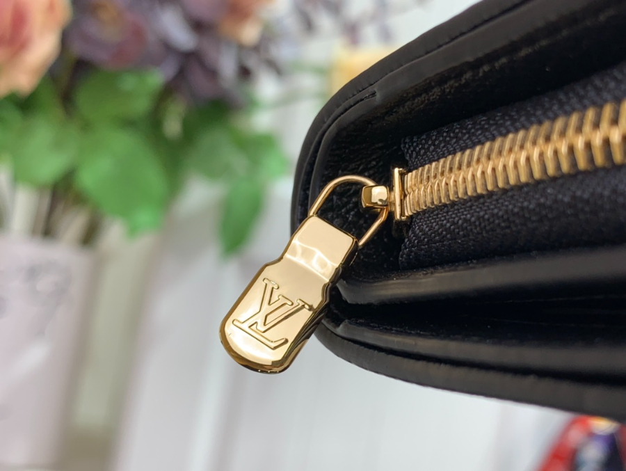 루이비통 클레아 월릿 M82370 118.53.5cm 2컬러8.jpg