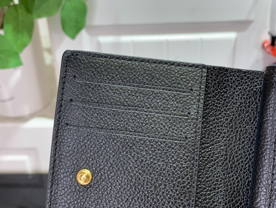 루이비통 클레아 월릿 M82370 118.53.5cm 2컬러7.jpg