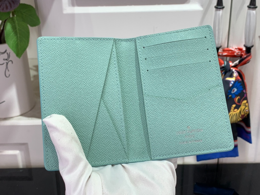 루이비통 포켓 오거나이저 M82308 7.511.11cm 스카이 블루5.jpg