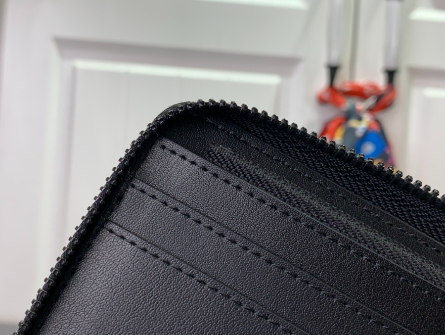 루이비통 남자 지피 카드 장지갑 M82820 10202cm6.jpg