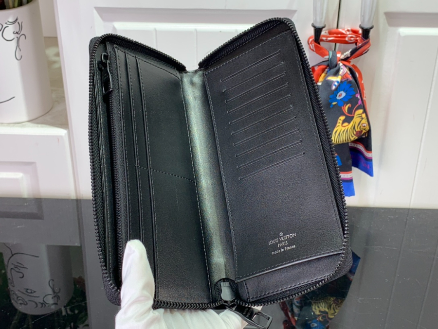 루이비통 남자 지피 카드 장지갑 M82820 10202cm5.jpg