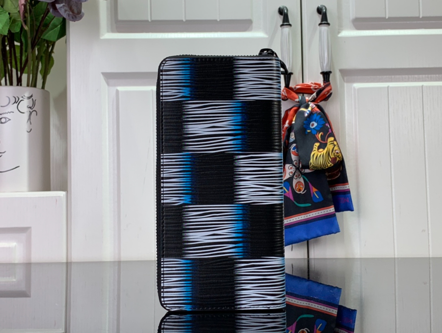 루이비통 남자 지피 카드 장지갑 M82820 10202cm2.jpg