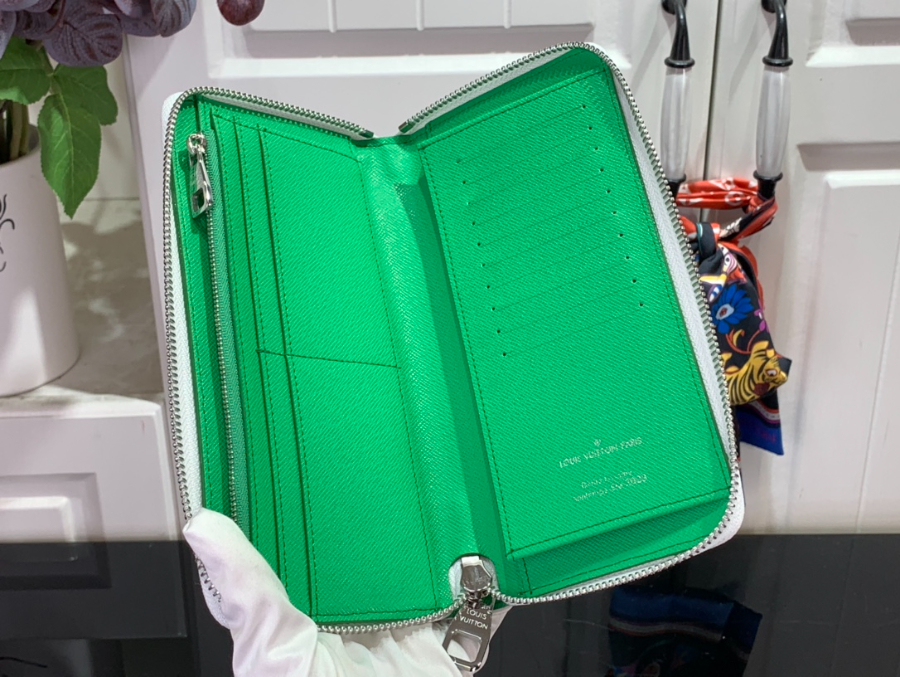 루이비통 세로형 장지갑 M82590 10202cm5.jpg