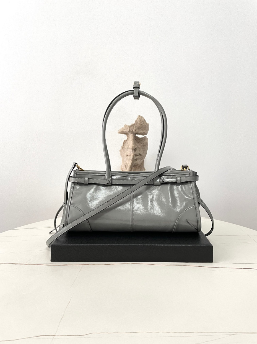 프라다 미디엄레더핸드백02.jpg