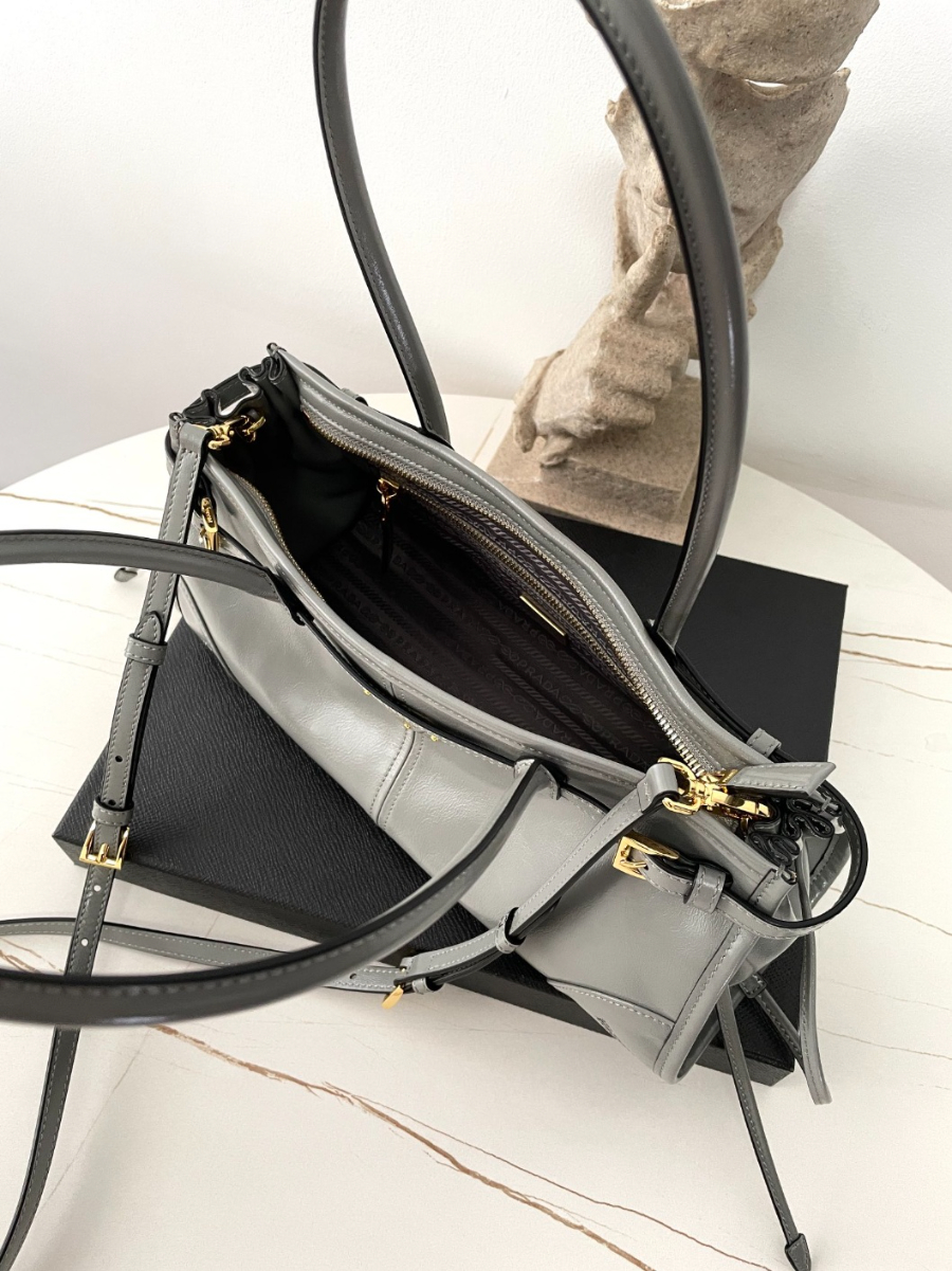 프라다 미디엄레더핸드백04.jpg