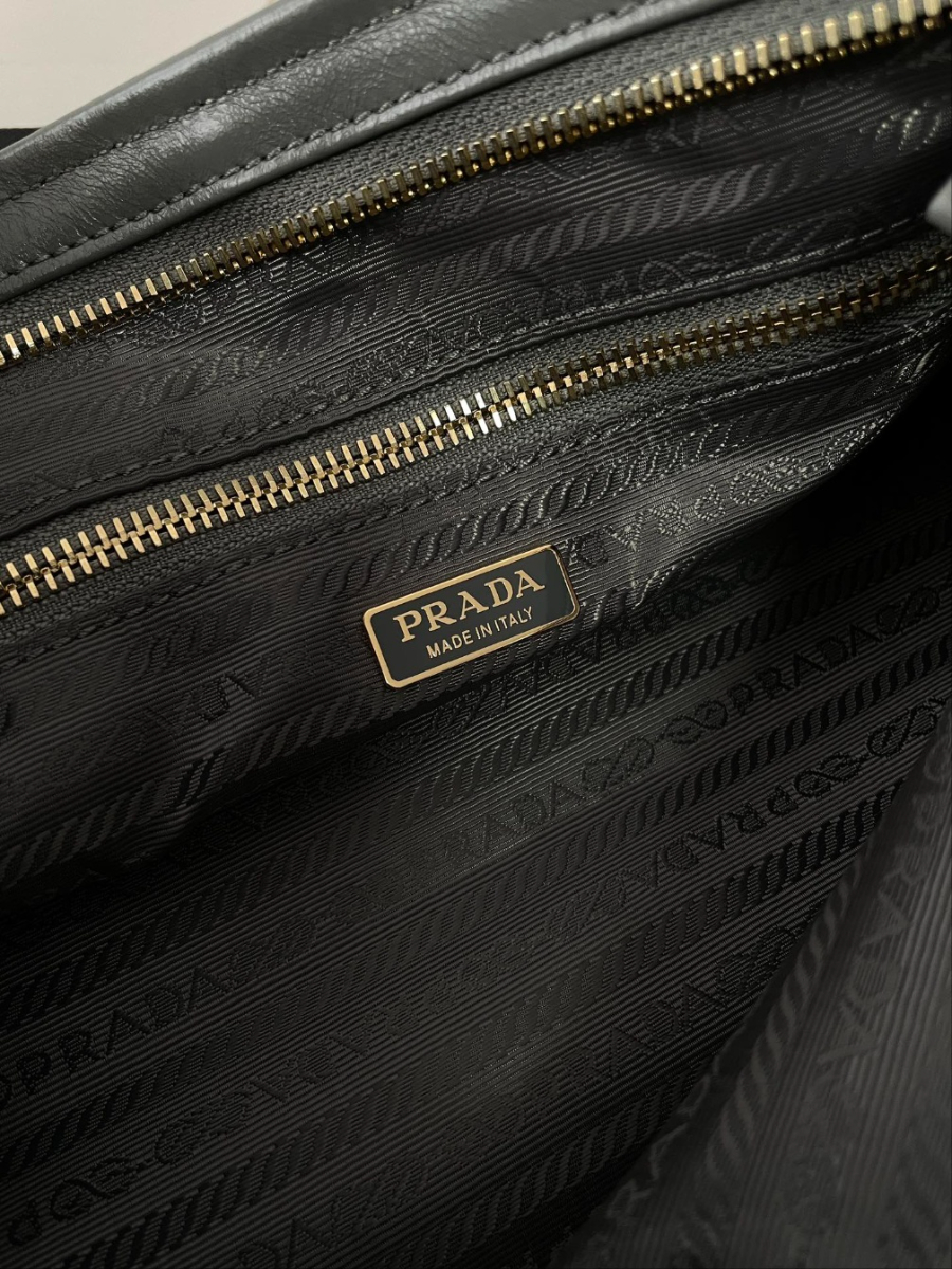 프라다 미디엄레더핸드백07.jpg