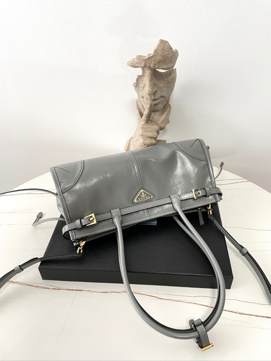 프라다 미디엄레더핸드백10.jpg