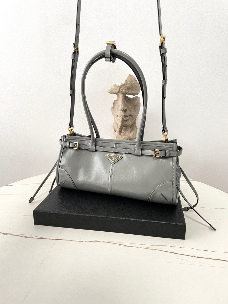프라다 미디엄레더핸드백09.jpg