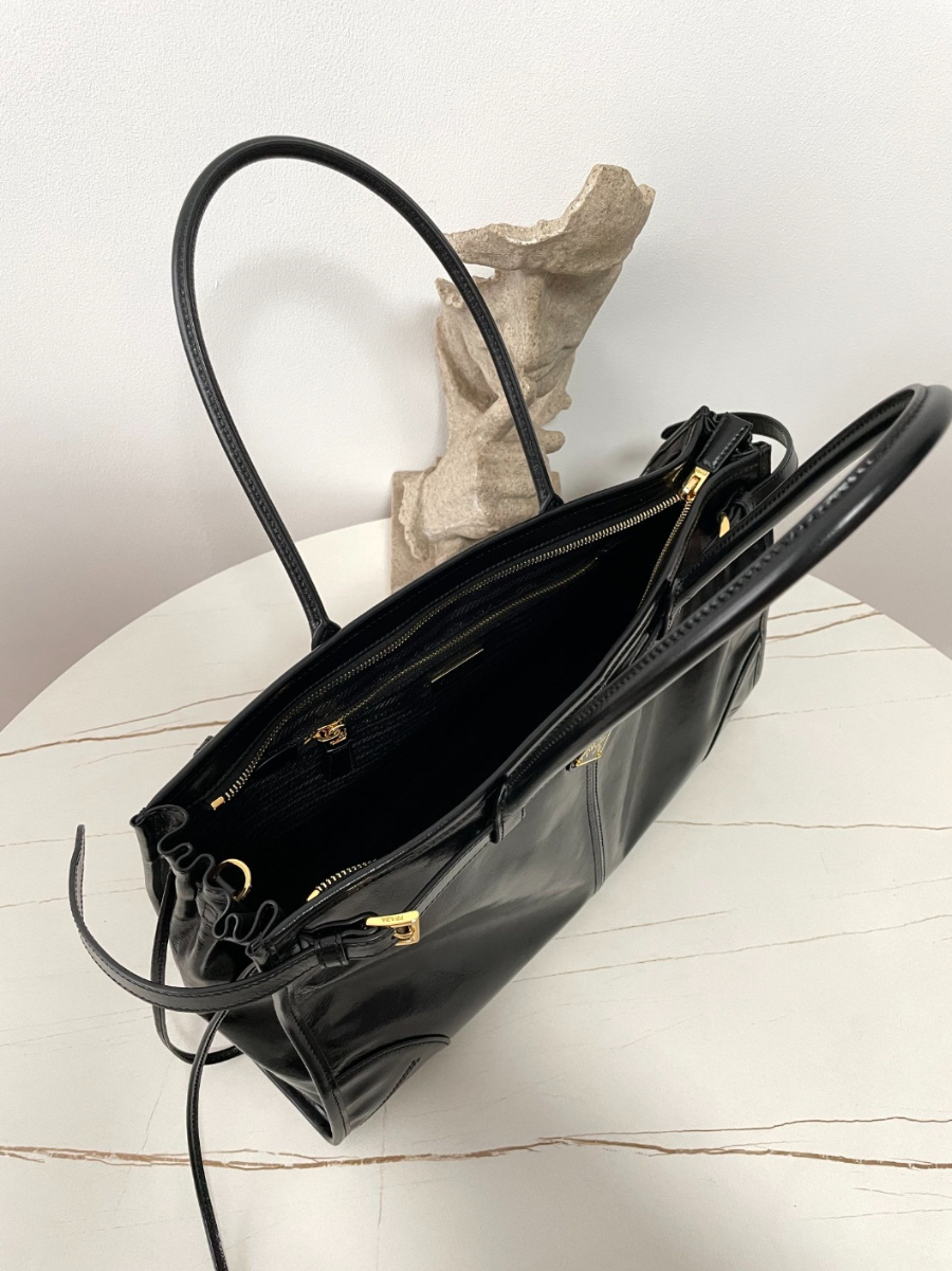 프라다 라지가죽핸드백5.jpg