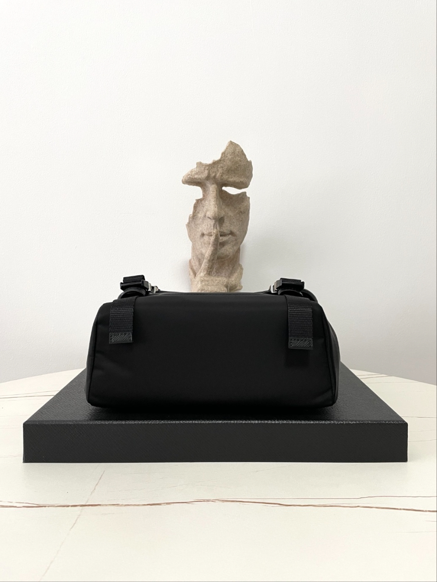 프라다 리나일론숄더백5.jpg