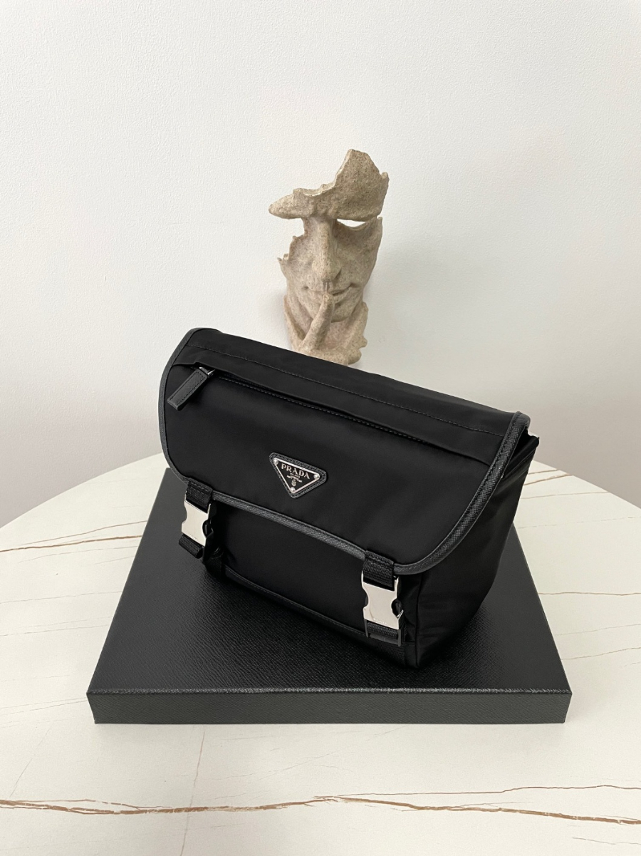 프라다 리나일론숄더백6.jpg