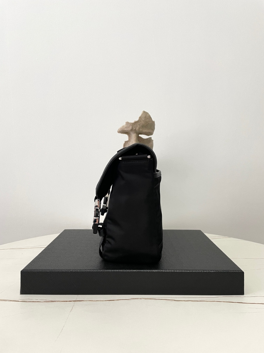 프라다 리나일론숄더백4.jpg