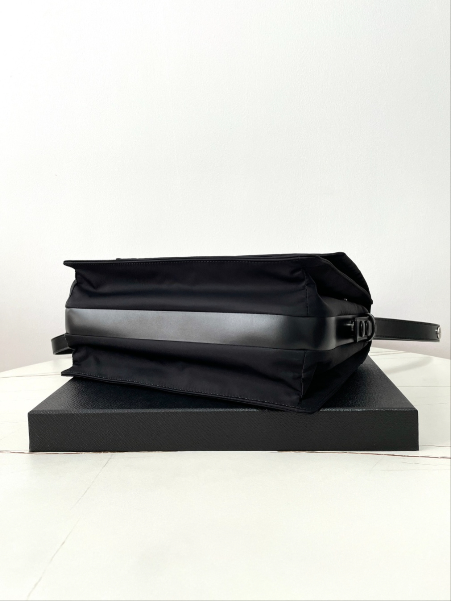 프라다 리나일론패딩숄더백4.jpg