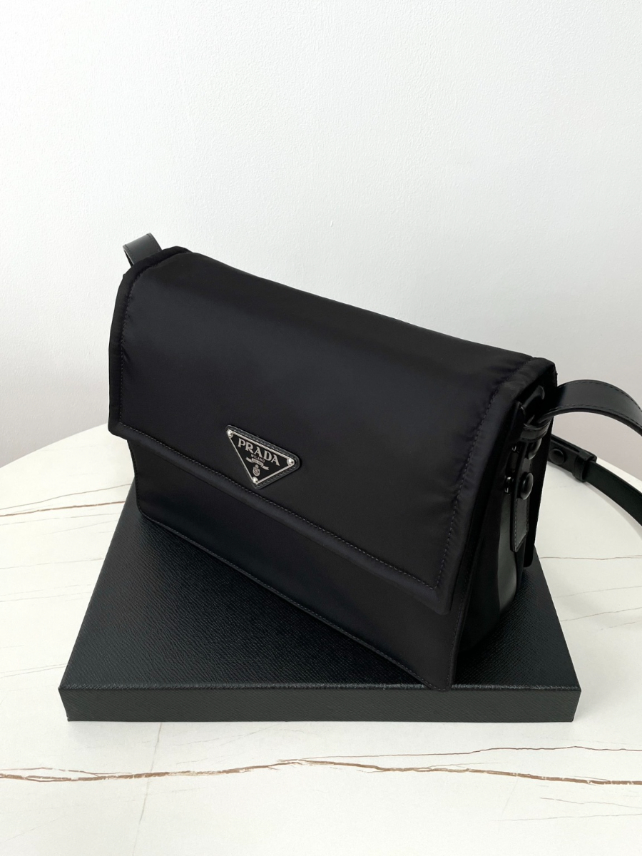 프라다 리나일론패딩숄더백5.jpg