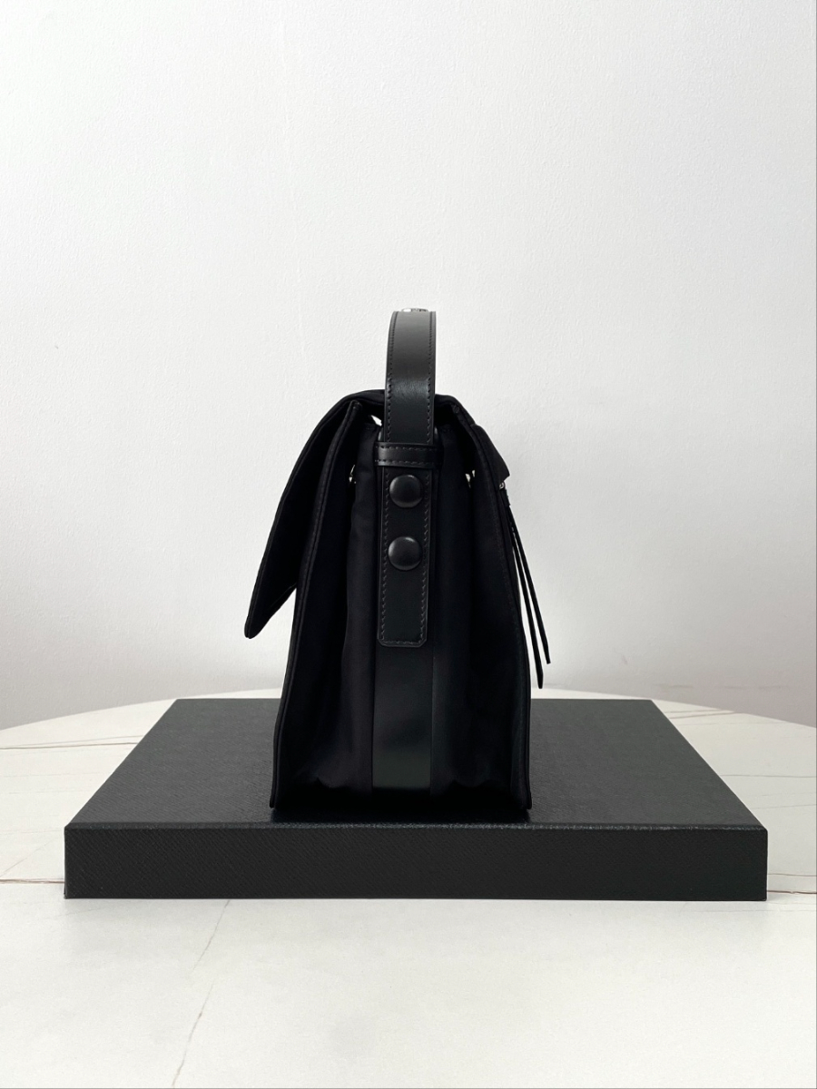 프라다 리나일론패딩숄더백3.jpg