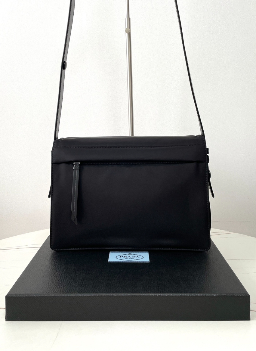 프라다 리나일론패딩숄더백2.jpg