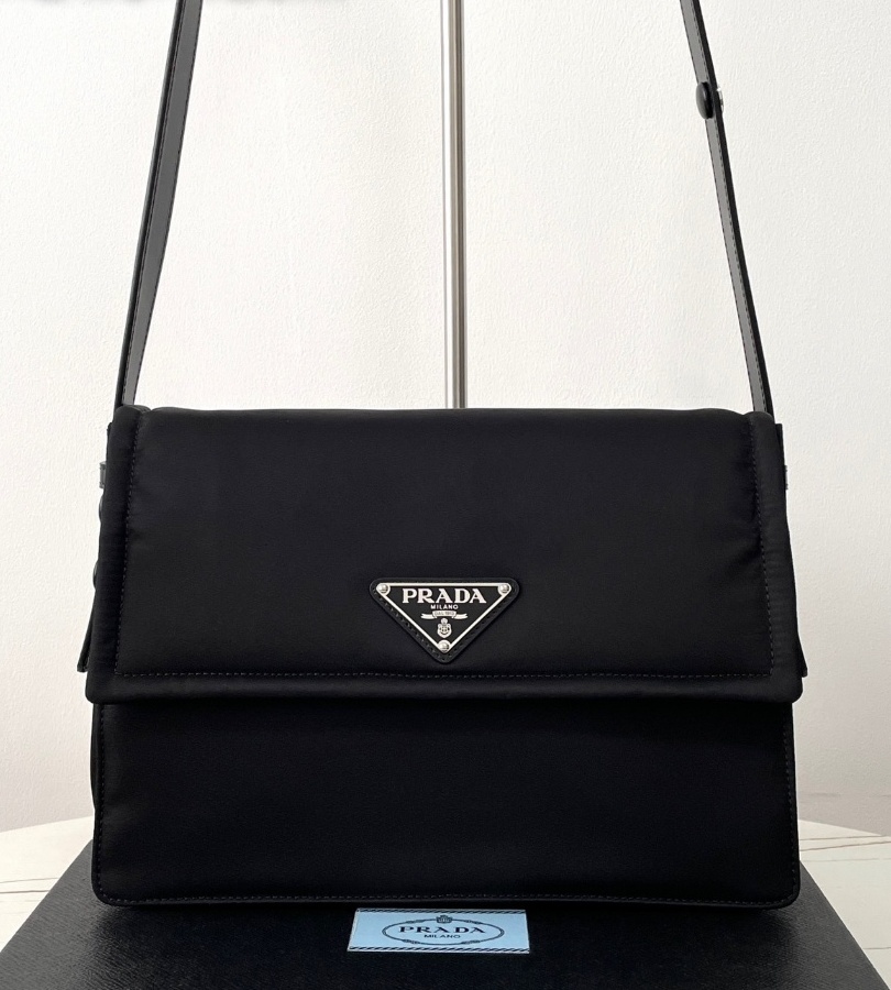 프라다 리나일론패딩숄더백1 (1).jpg