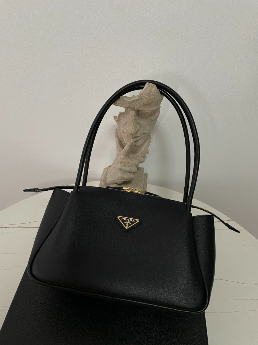 프라다 미디엄레더핸드백5.jpg