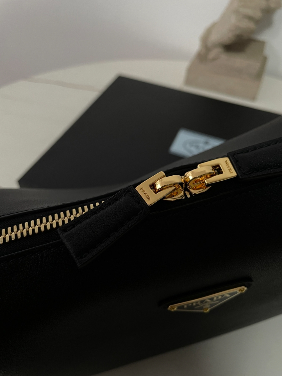 프라다 미디엄레더핸드백8.jpg