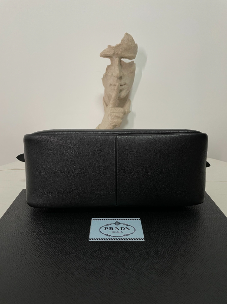 프라다 미디엄레더핸드백3.jpg