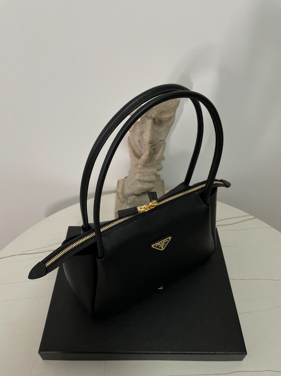 프라다 미디엄레더핸드백4.jpg