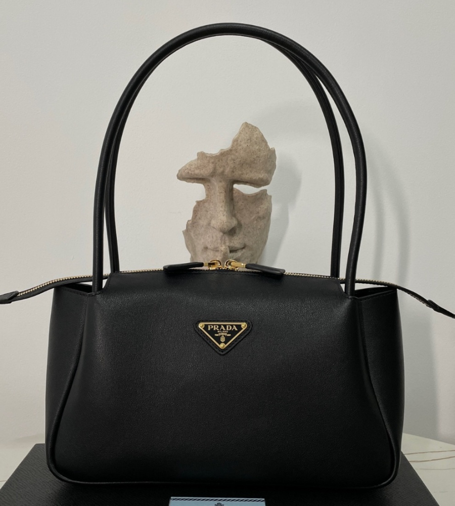 프라다 미디엄레더핸드백1 (1).jpg