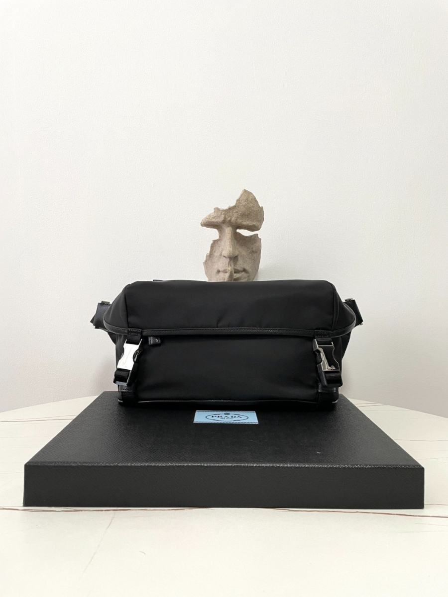 프라다 바이커백미디엄3.jpg