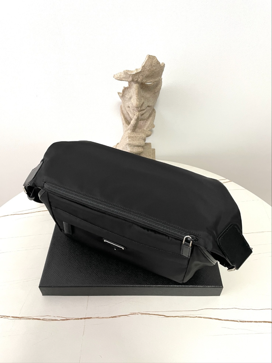 프라다 바이커백미디엄4.jpg