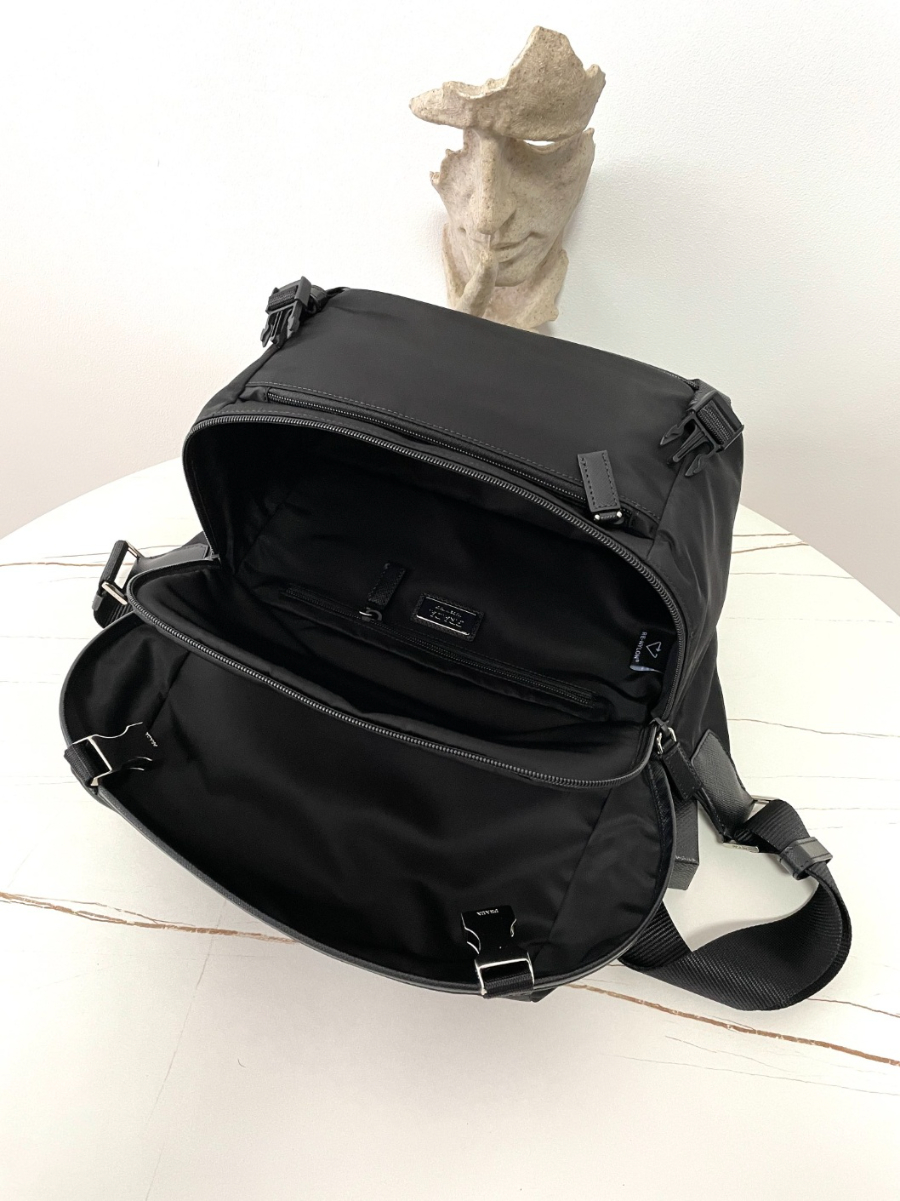 프라다 바이커백미디엄5.jpg