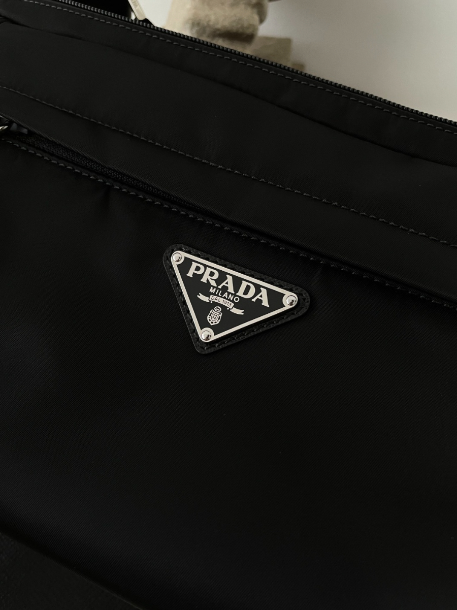 프라다 바이커백미디엄6.jpg