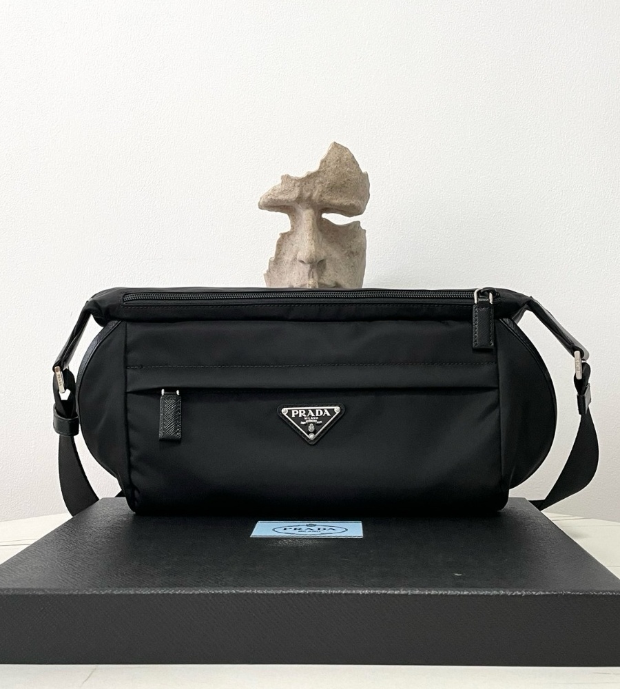 프라다 바이커백미디엄1 (1).jpg